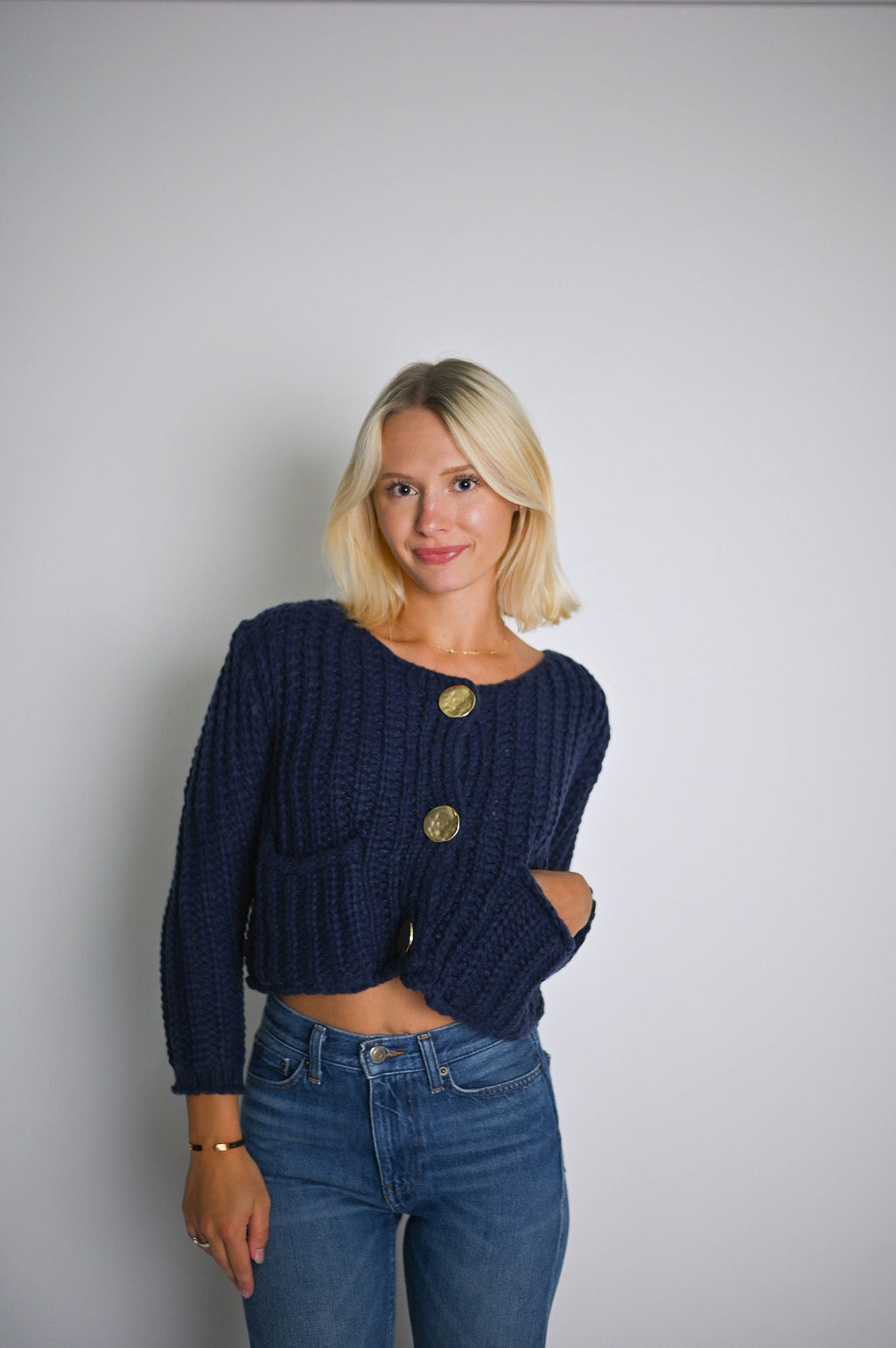Grobstrickpullover mit Knopfdetails