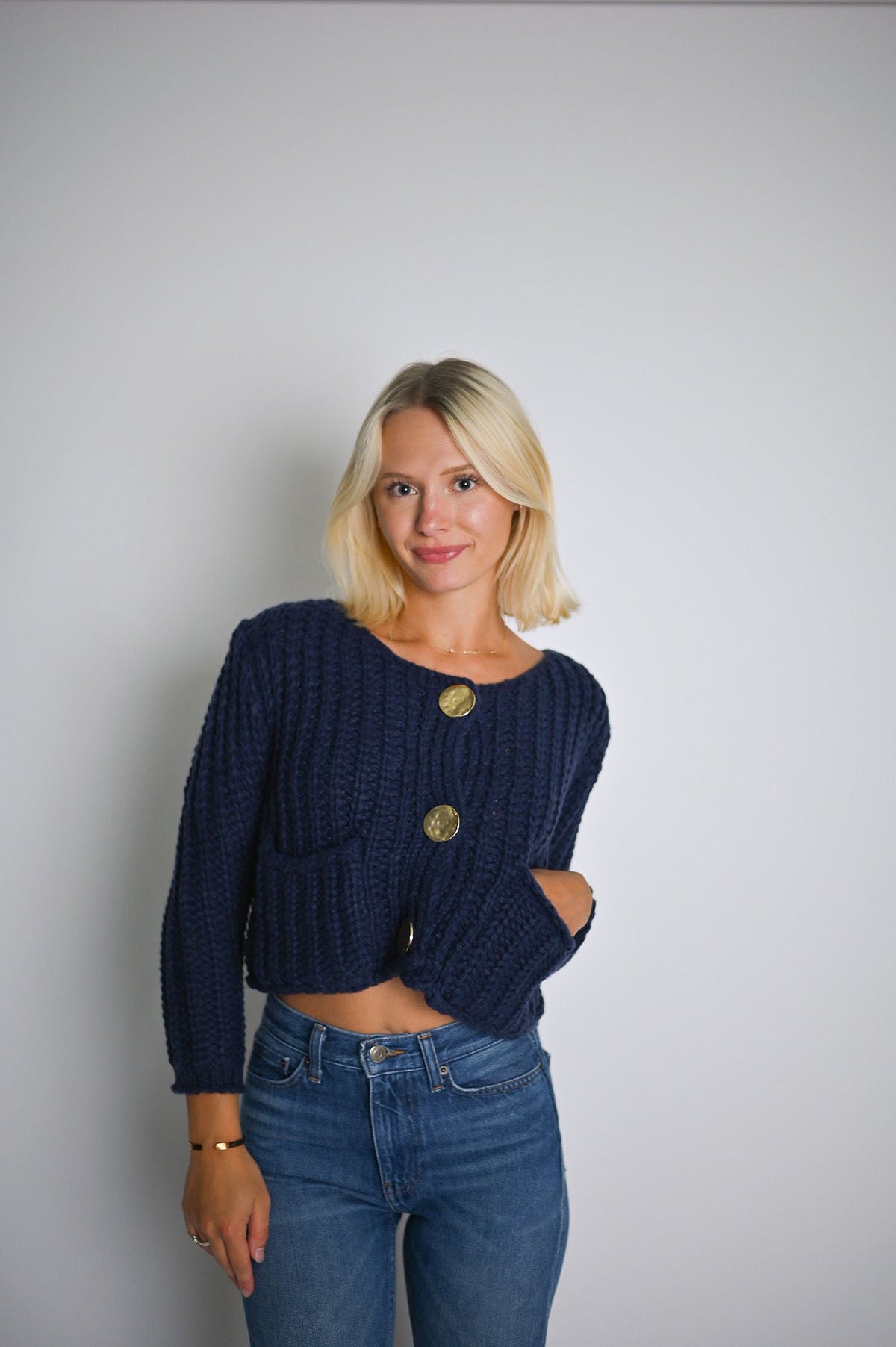Grobstrickpullover mit Knopfdetails