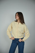 Gelbe Strickjacke