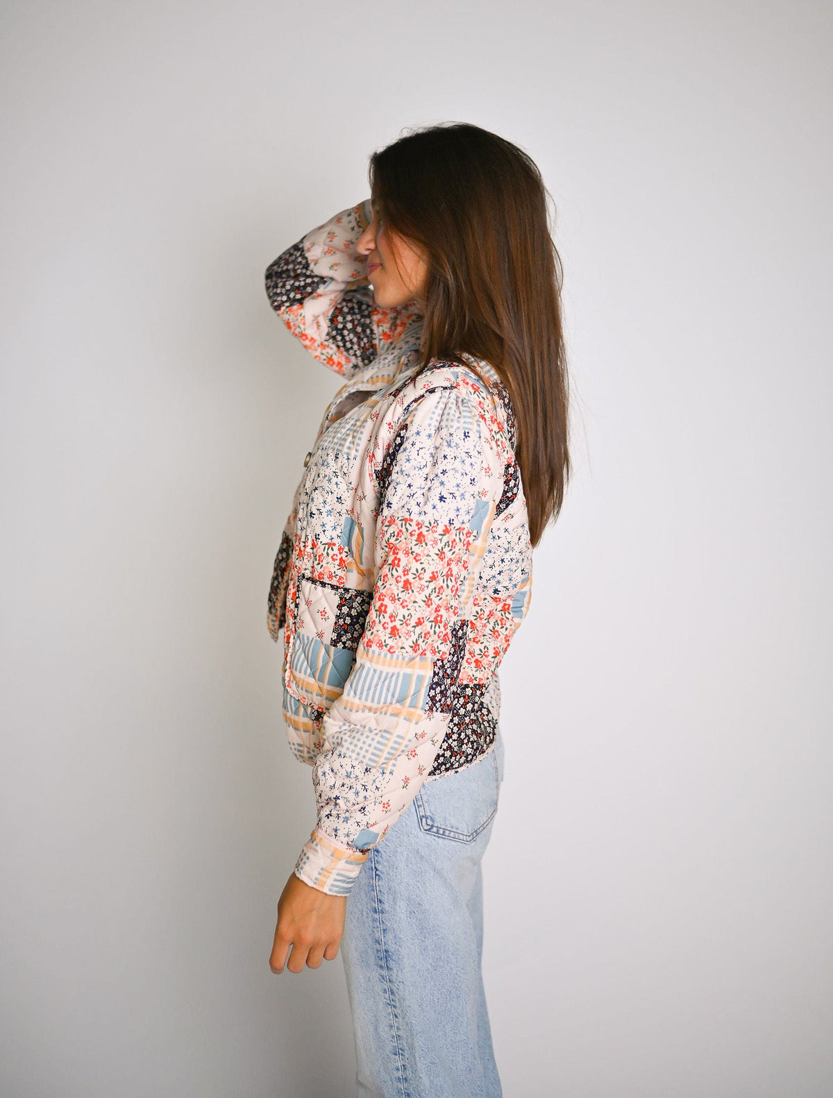 Schwarze Jacke mit Blumenprint