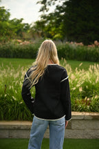Schwarze Jacke mit floralem Muster