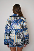 Schwarze Steppjacke mit Blumenmuster