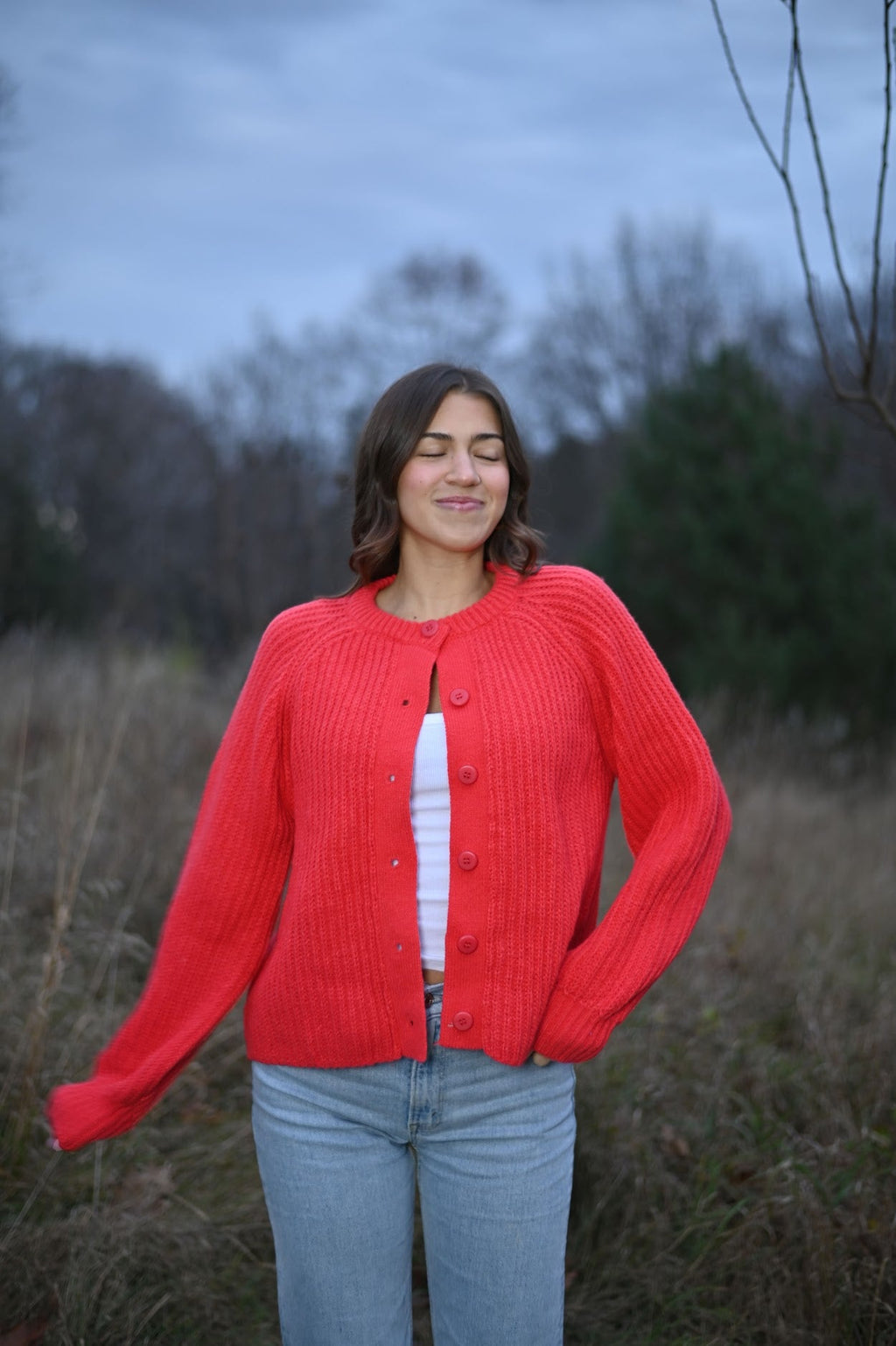 Rote Strickjacke