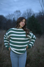 Klassischer Pullover mit Streifenmuster