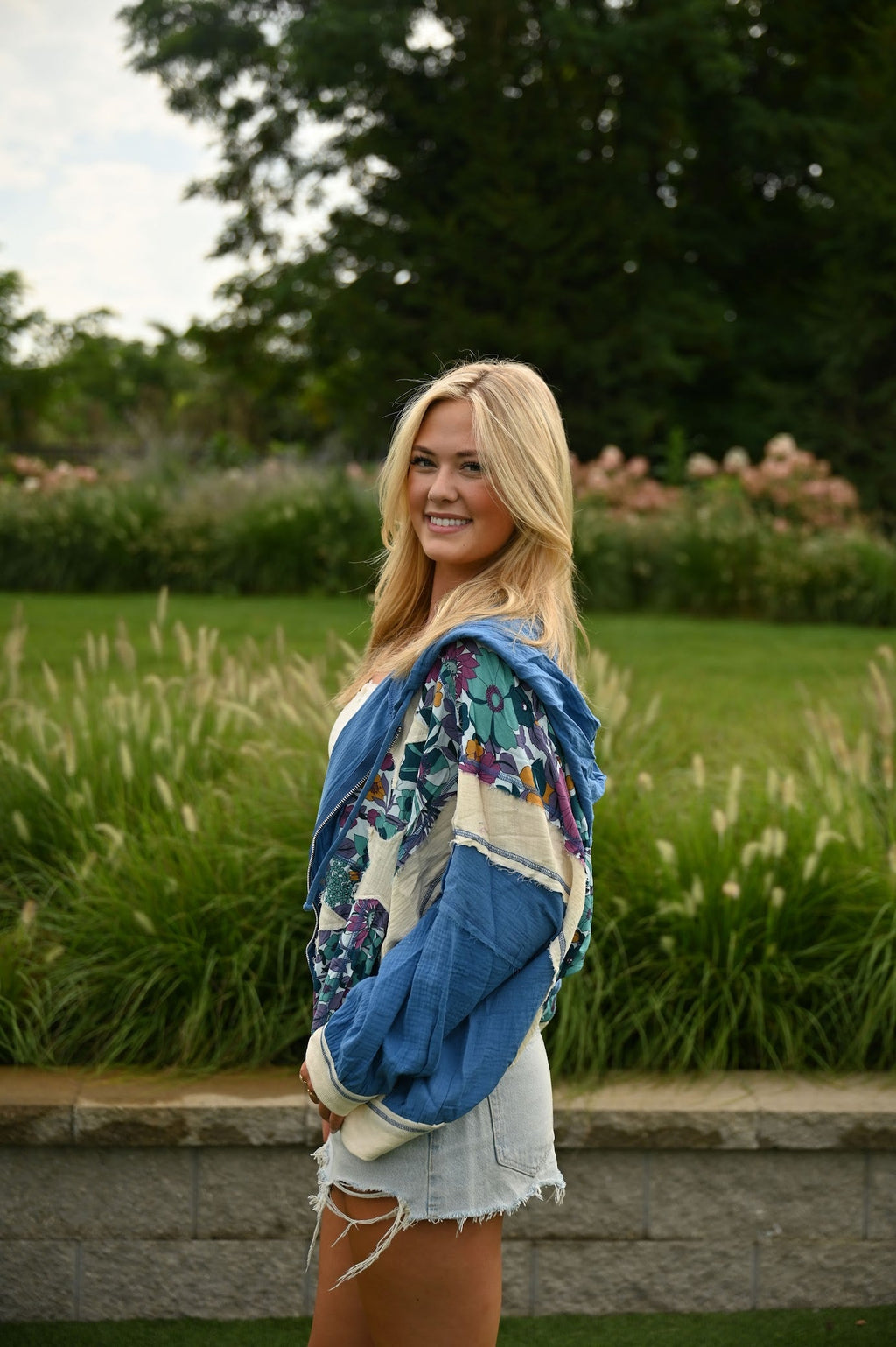 Kapuzenpullover mit Patchwork und Reißverschluss