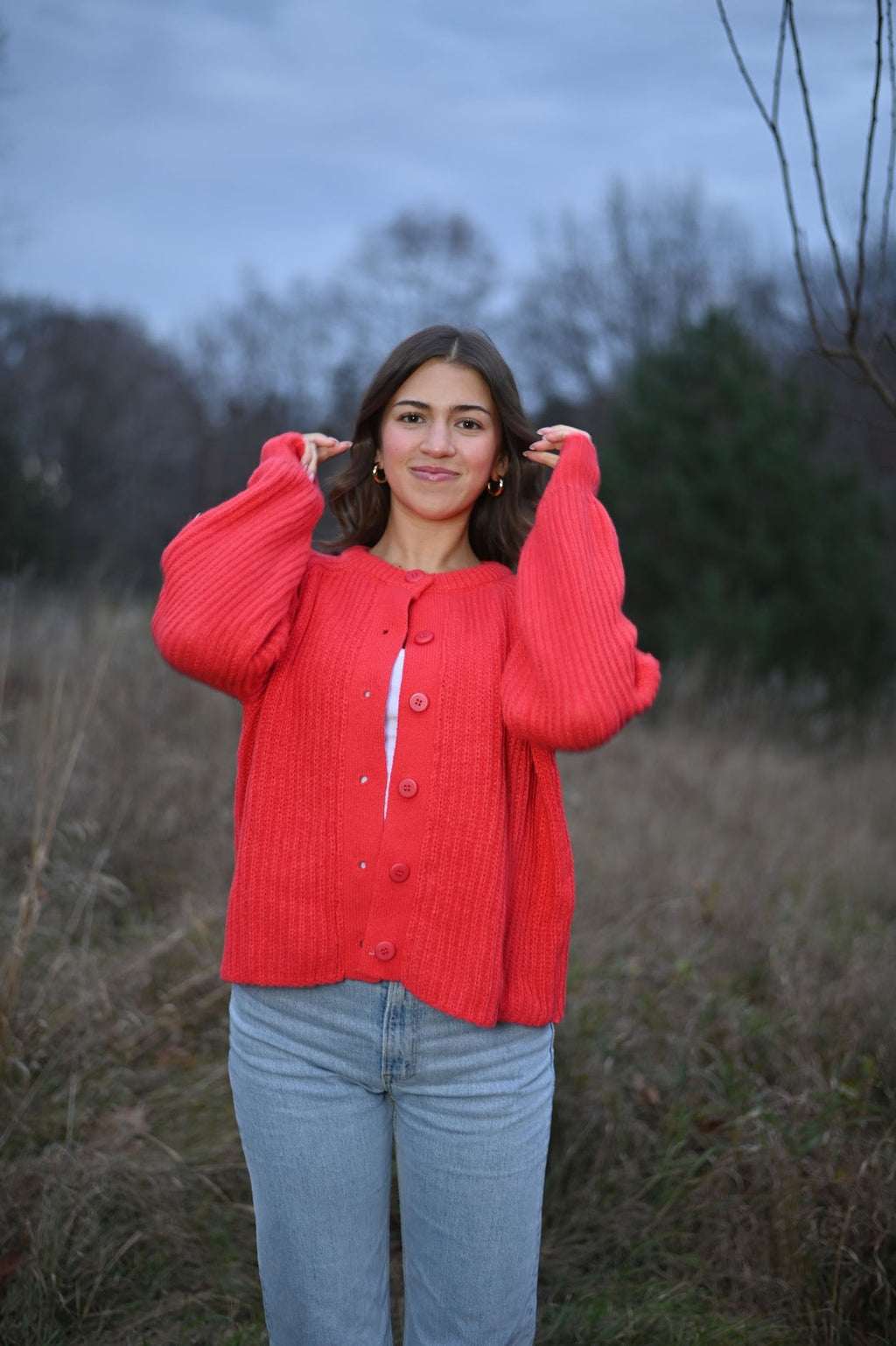 Rote Strickjacke