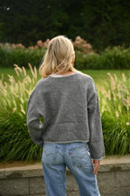 Pullover in Grau mit cleanem Design