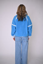 Blauer Pullover mit klassischem Schnitt