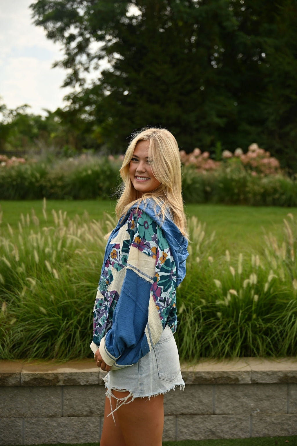 Kapuzenpullover mit Patchwork und Reißverschluss