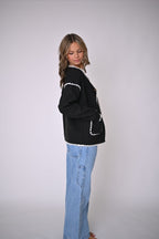 Schwarze Jacke mit floralem Muster