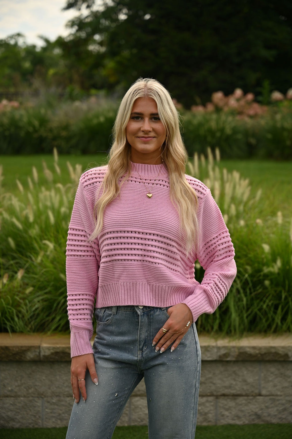 Pullover mit feinem Streifenmuster