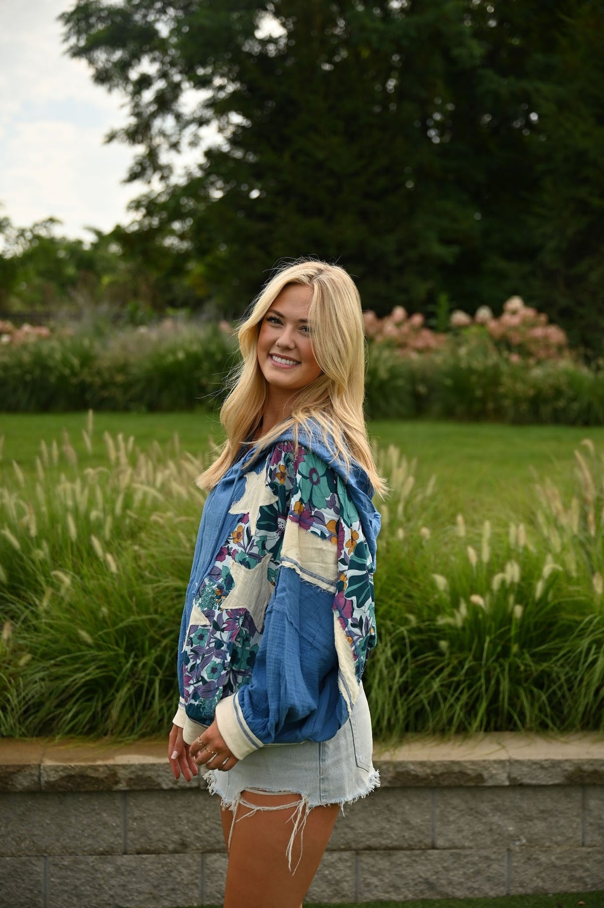 Kapuzenpullover mit Patchwork und Reißverschluss