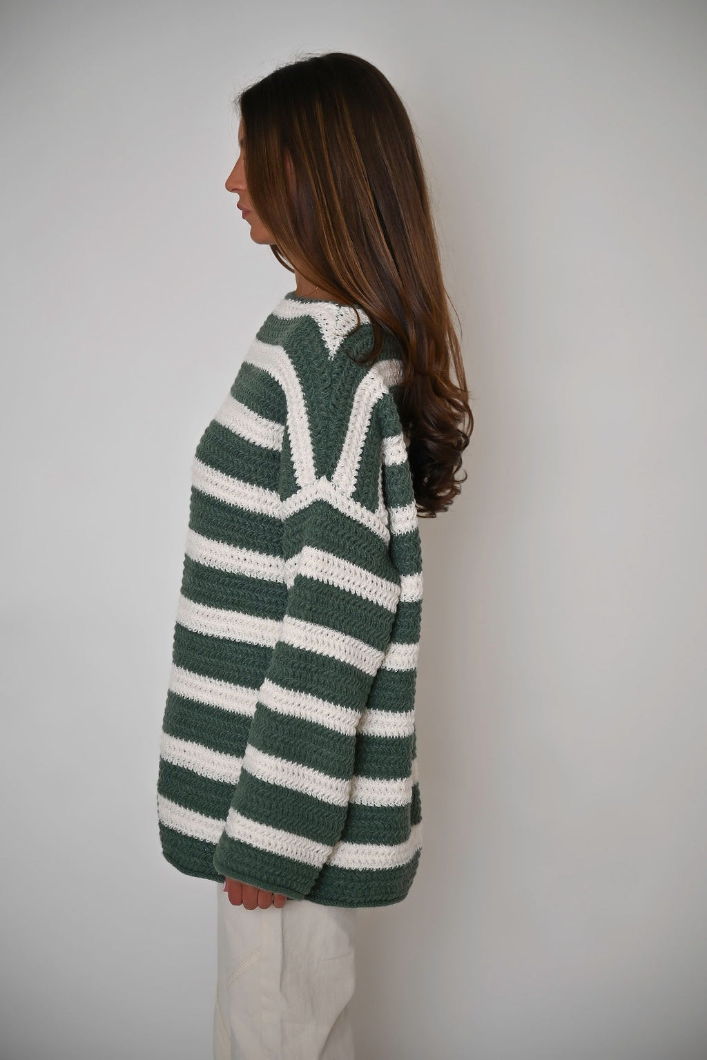 Klassischer Pullover mit Streifenmuster