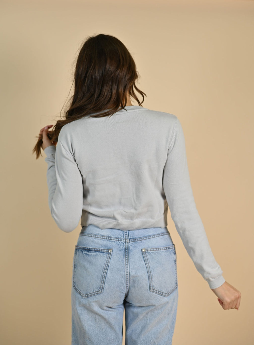 Strickjacke mit Knöpfen in Grau