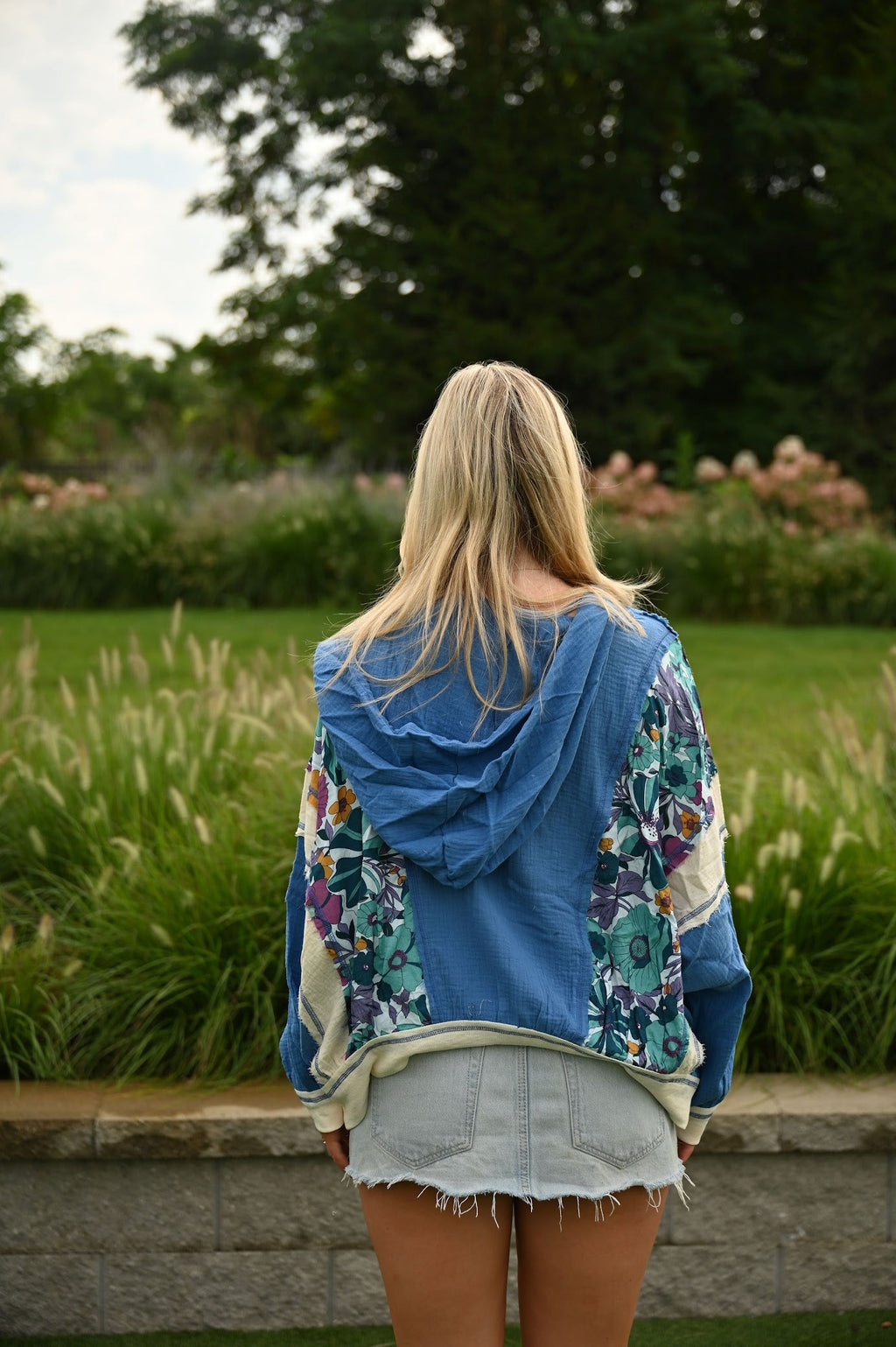 Kapuzenpullover mit Patchwork und Reißverschluss