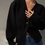 Minimalistische Damenstrickjacke mit V-Ausschnitt und tailliertem Schnitt - Libano