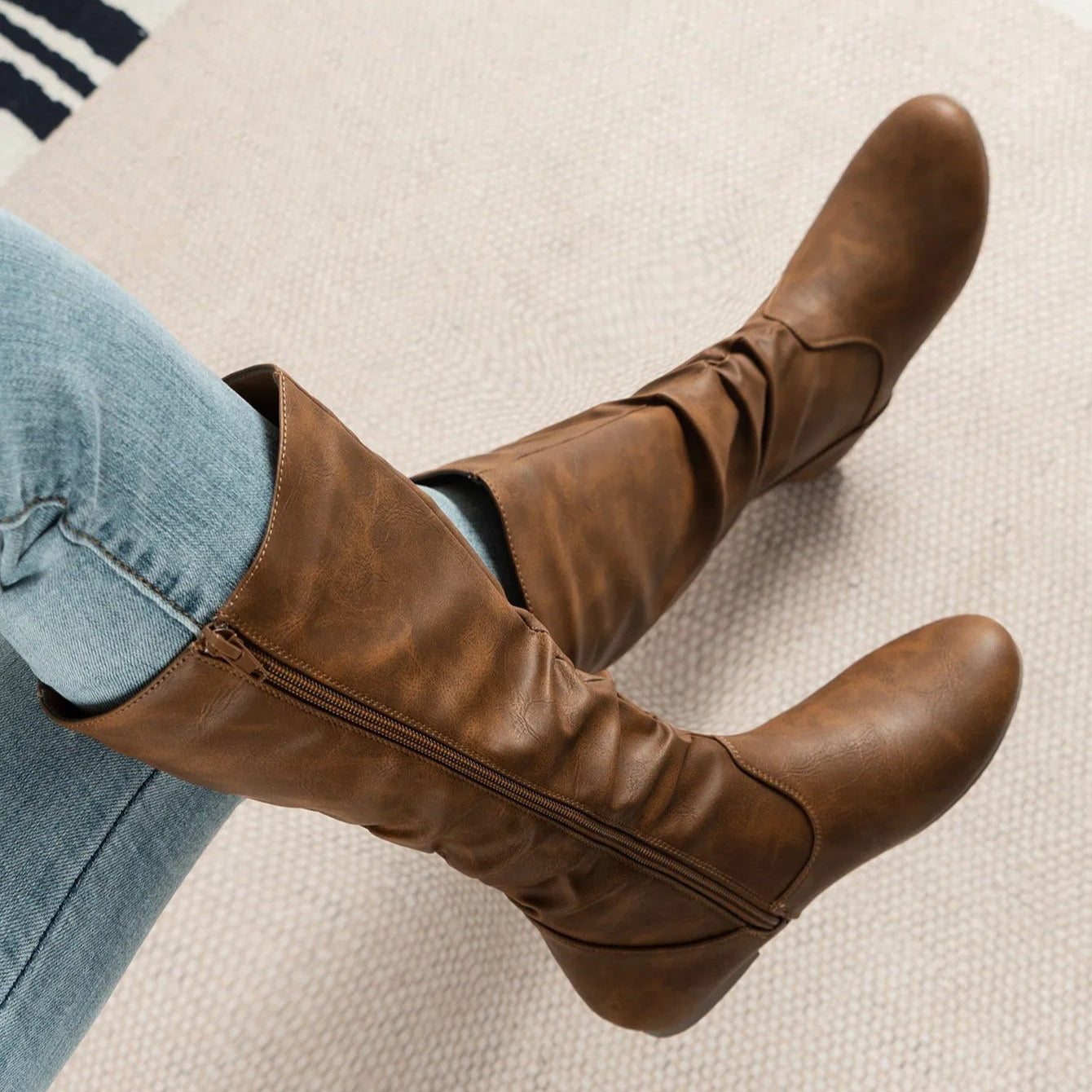 Flache High-Top-Stiefel mit seitlichen Raffungen - Rhea