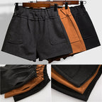 Hochgeschlossene Shorts mit geräumigen Taschen - Noelle