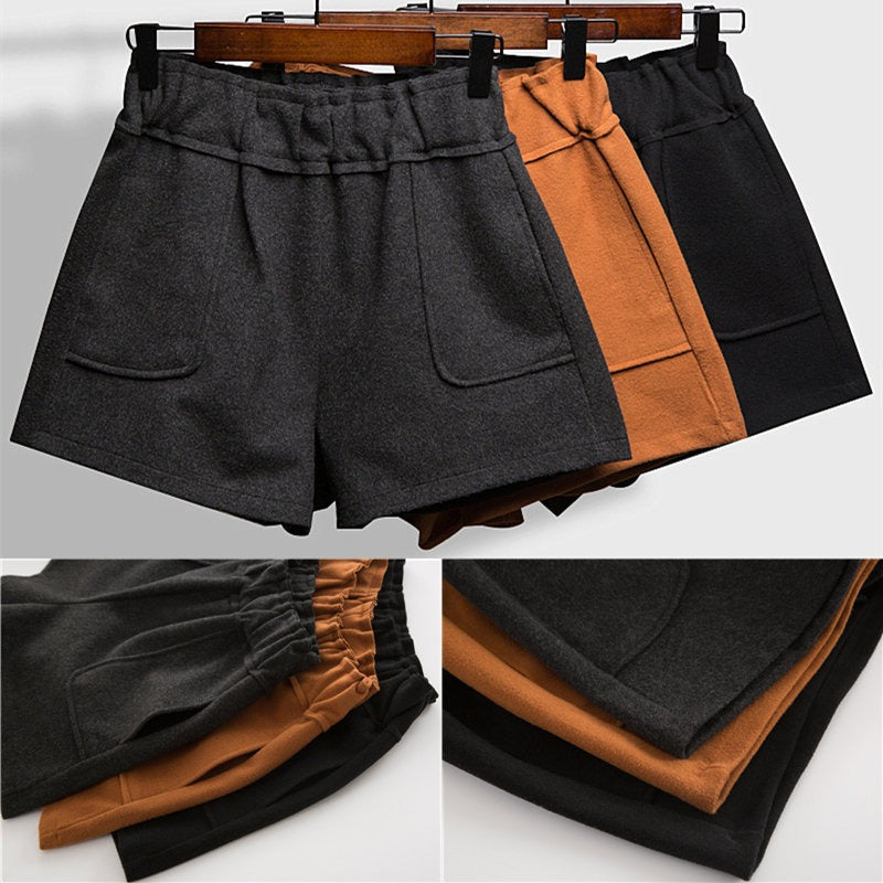 Hochgeschlossene Shorts mit geräumigen Taschen - Noelle