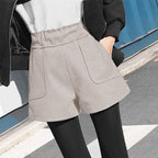 Hochgeschlossene Shorts mit geräumigen Taschen - Noelle