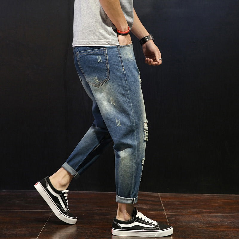 Gerade Herrenjeans mit abgenutztem Riss-Effekt - David