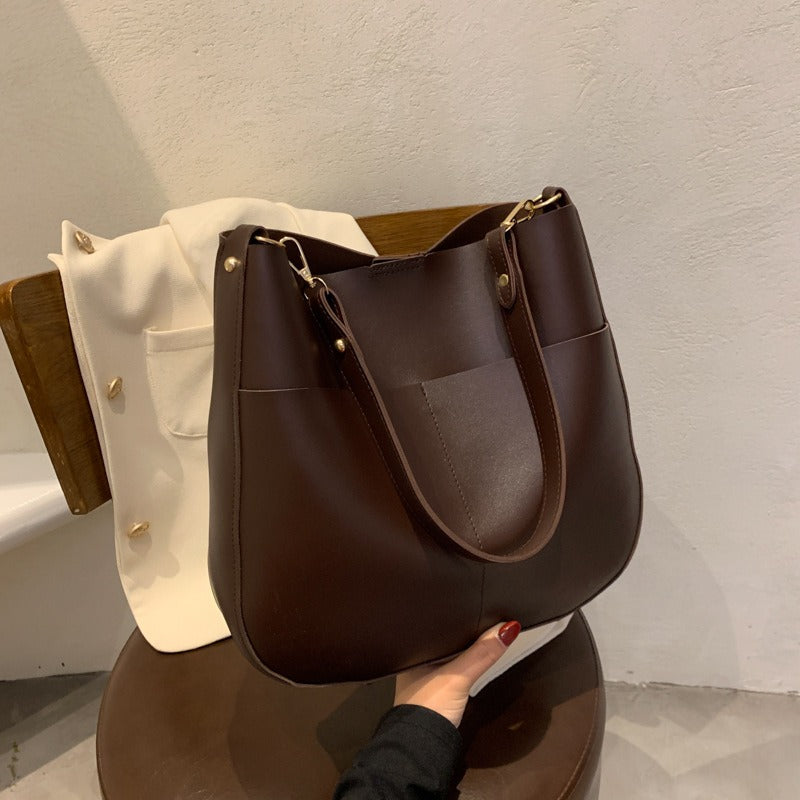 Umhängetasche aus Kunstleder im minimalistischen Stil für Frauen - Teresa