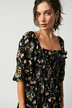 Samira - Bedrucktes Midikleid mit gerafftem Oberteil und Rüschen