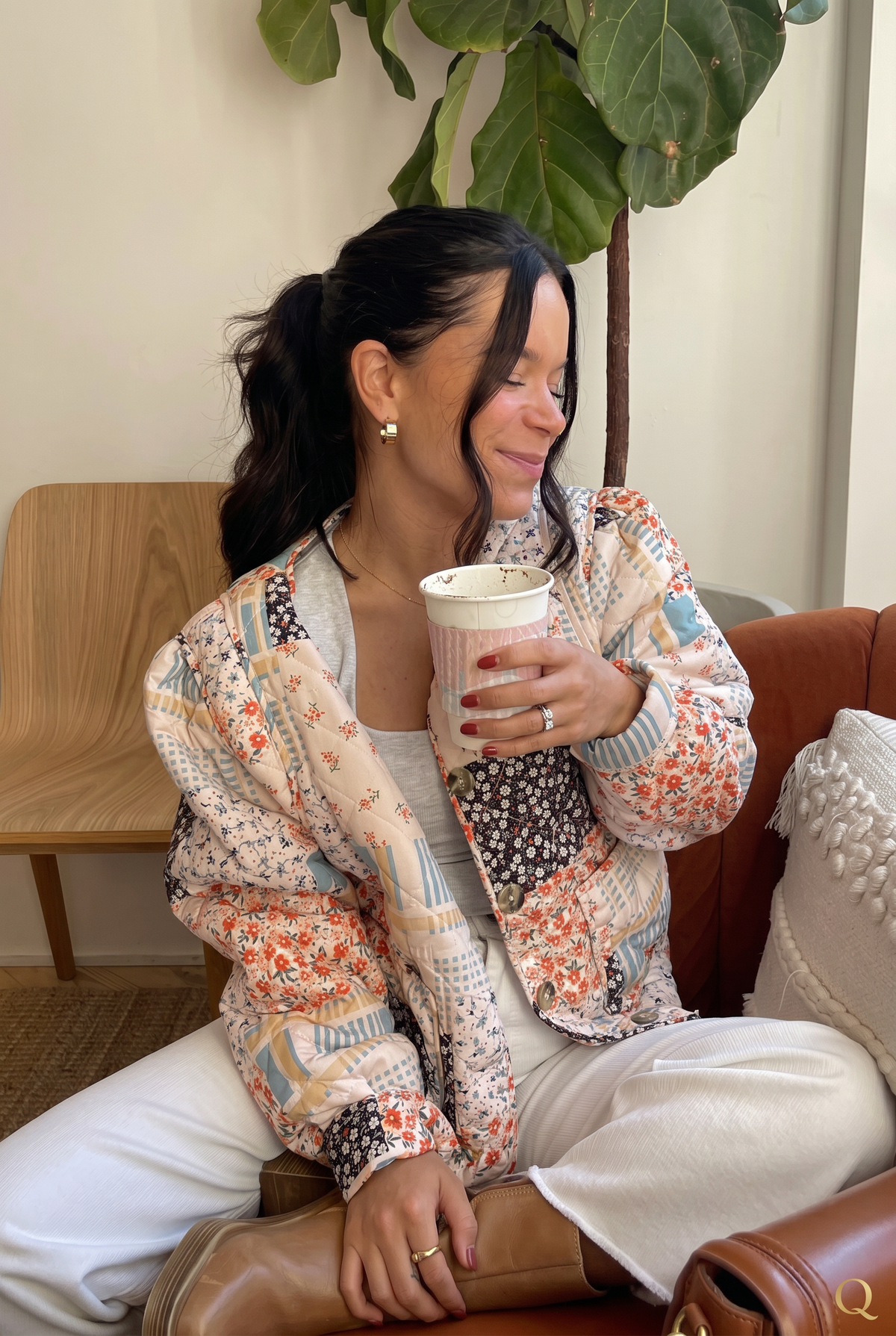 Schwarze Jacke mit Blumenprint