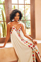Mila - Schlupf-Maxikleid mit V-Ausschnitt und floraler Stickerei