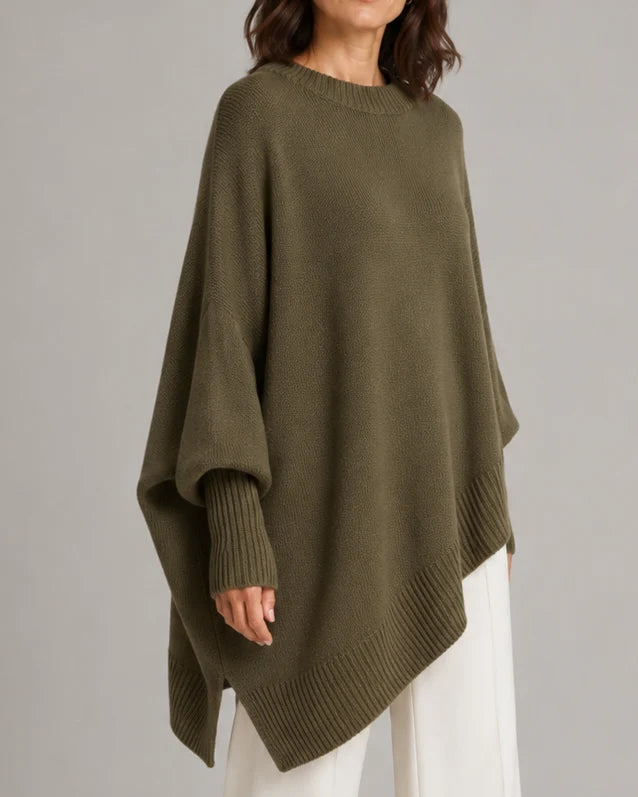 Asymmetrischer Strickpullover mit weiten Ärmeln