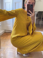 Ranora - Gestreiftes Kleid mit Hornärmeln