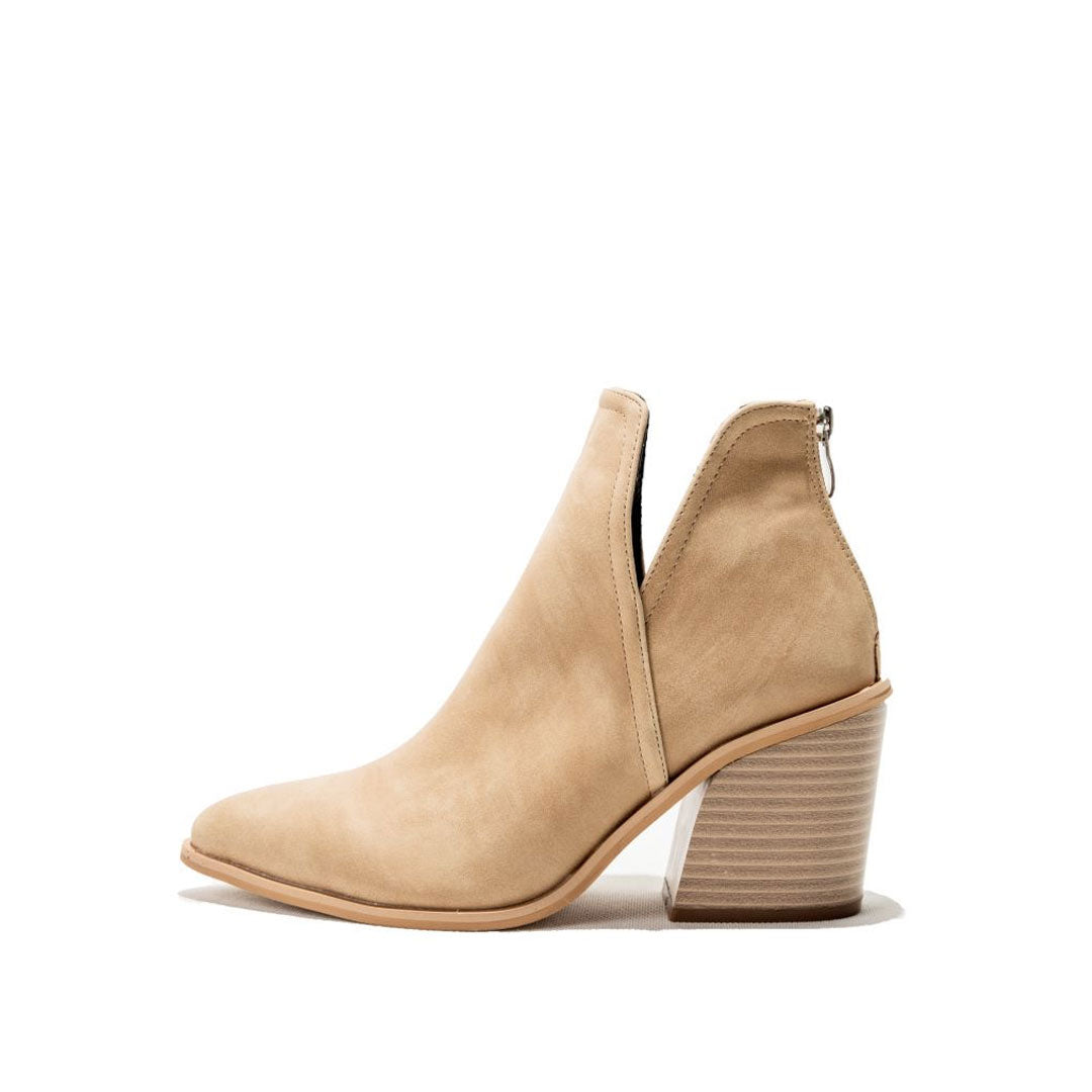Sophia - Retro Kunstleder spitze Zehe Kerbe Chunky Heel Ankle Stiefel