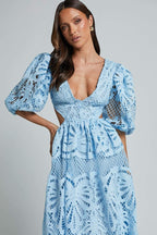Sandra - Midikleid mit bestickter Spitze und Cut-Outs