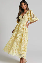 Sandra - Midikleid mit bestickter Spitze und Cut-Outs