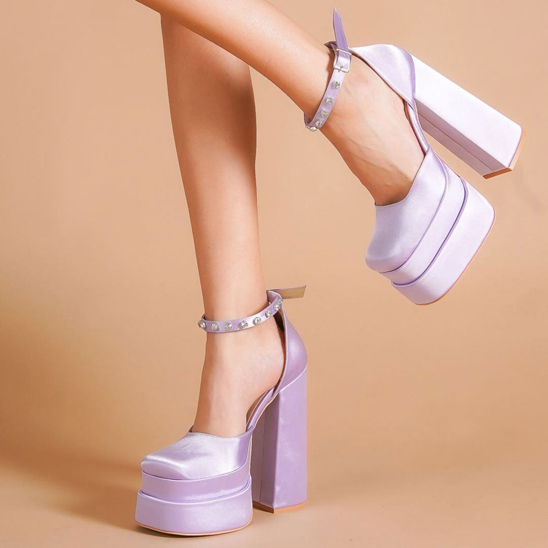 Avery - Glänzende Satin Pumps mit quadratischer Spitze und klobigem Plateau