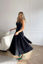 Anna - Elegantes ärmelloses Kleid mit quadratischem Ausschnitt